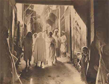 Contre-jour dans les souks, Fes circa 1930