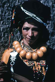 Femme portant des bijoux, Ait Atta circa 1960