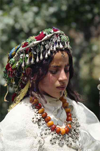 Jeune femme portant un costume traditionnel, Haut-Atlas 1969-1971